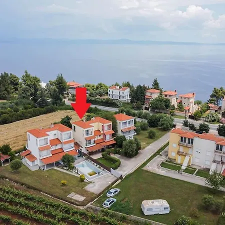 Апартаменты Siena 3-bdrm Maison With Private Garden,