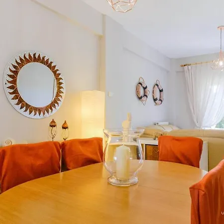 Апартаменты Siena 3-bdrm Maison With Private Garden,