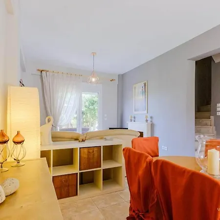 Апартаменты Siena 3-bdrm Maison With Private Garden,
