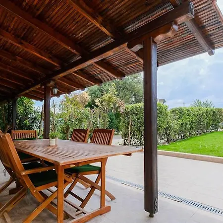 Siena 3-bdrm Maison With Private Garden, Apartment