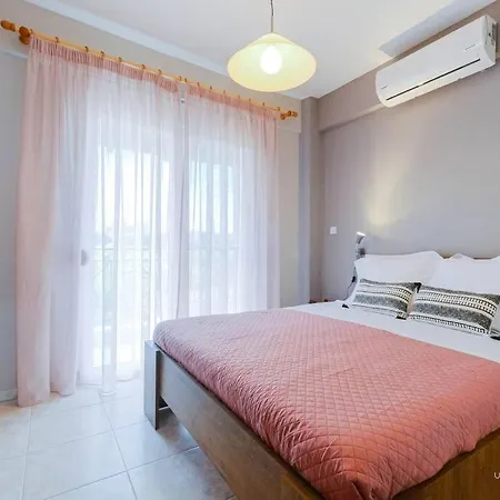 Apartment Siena 3-bdrm Maison With Private Garden, Áfitos