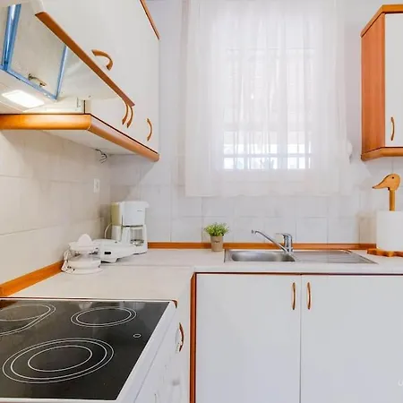 Siena 3-bdrm Maison With Private Garden, Áfitos