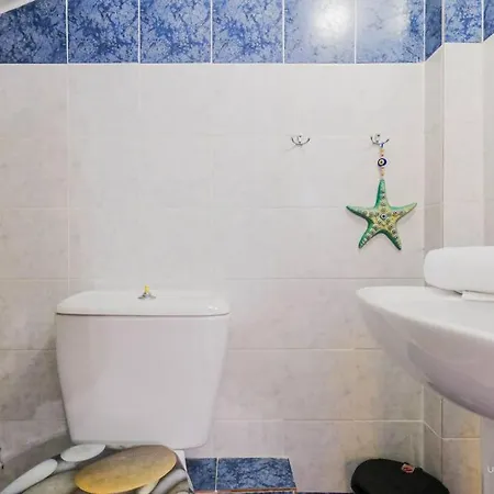 Siena 3-bdrm Maison With Private Garden, Áfitos